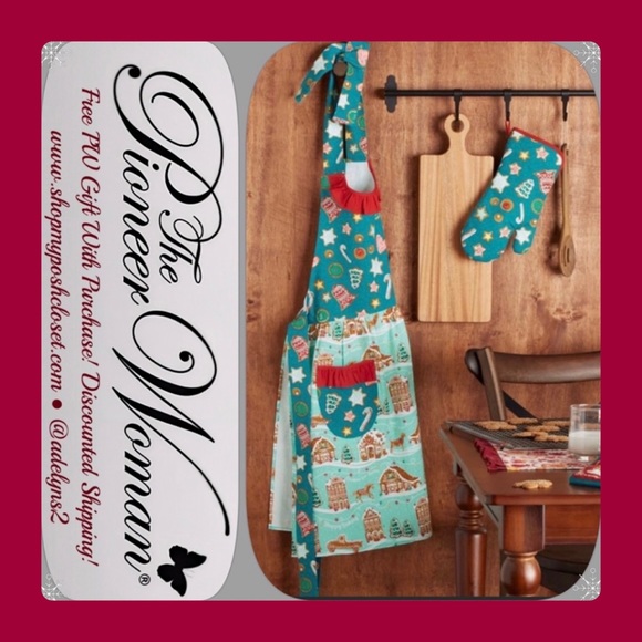 Last Set 🌺 New 2022 Pioneer Woman Christmas Apron, Pot Holder & Oven Mitt Set - Picture 5 of 10